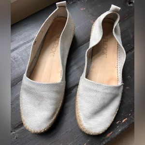 The Flexx Rapid ultra flexible white/silver 7.5 flats Ariel Macchiato